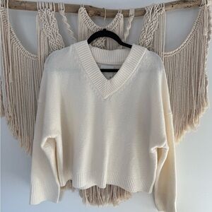 Abercrombie & Fitch Cream V-Neck Sweater